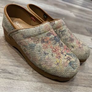 SANITA Danish Clogs Size 38/7 Tapestry Floral Boho Professional Comfort Vegan